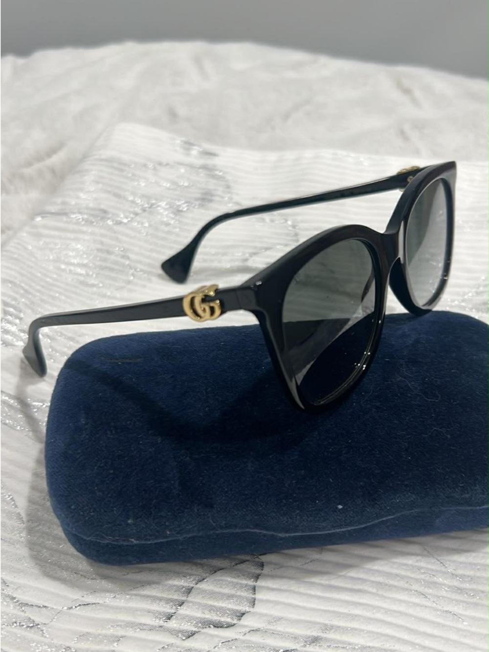 Gucci Black Cat Eye Sunglasses with Gold GG Accents - Picture 7 of 7